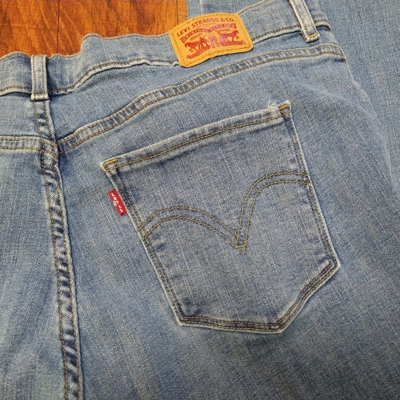 Levi's Classic Boot Cut Embroidered Floral Blue Jeans Women's Size 16 - Picture 6 of 6